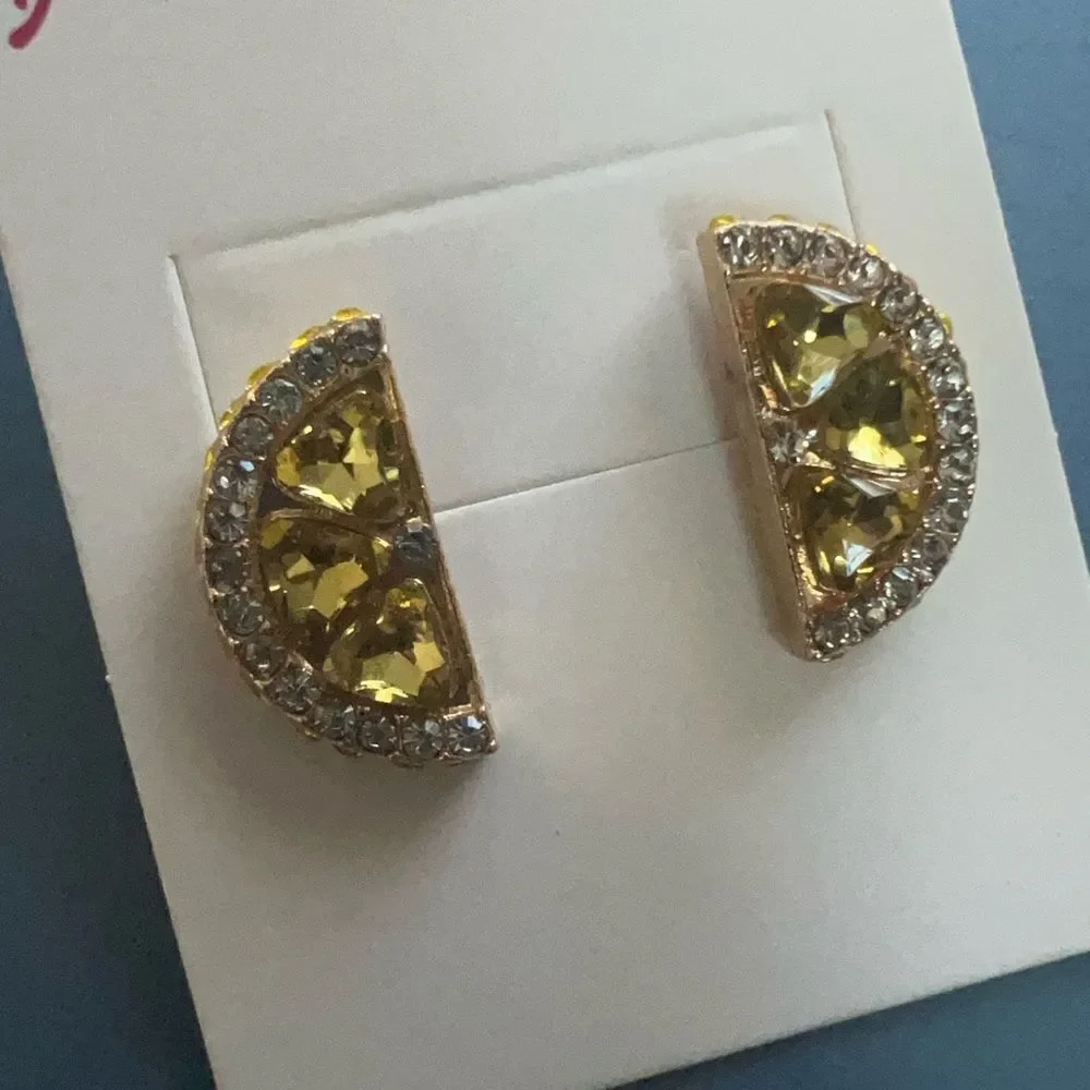 🍋 Betsey Johnson sparkling crystal lemon wedge earrings 🍋